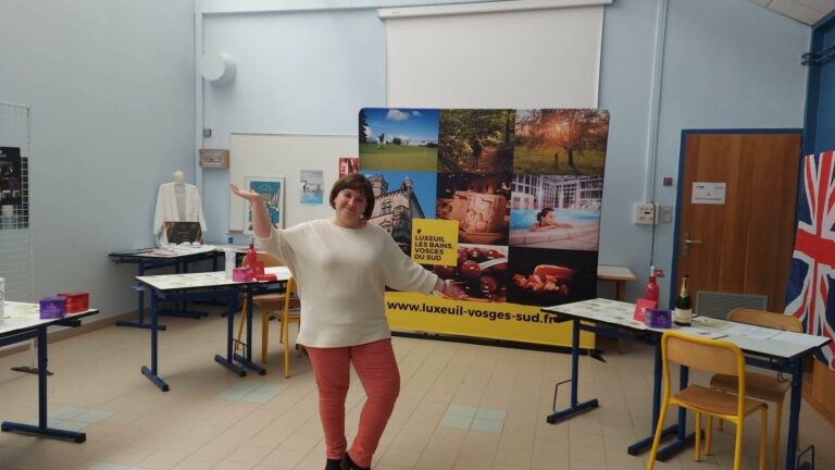 Sylvia dans son showroom